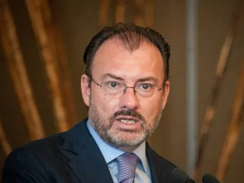 Cobarde el que usa poder contra democracia: Videgaray a Maduro
