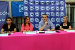 Presenta CDM del PAN Café Político con Mario Riestra Piña