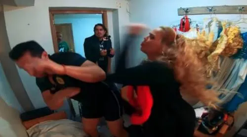 Niurka se agarra a golpes con famoso youtuber (VIDEO)