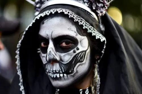 Impresionante desfile de calaveras en Ciudad de México