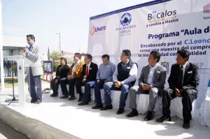 Leo Paisano y Únete develan placas en unidad educativa de San Andrés