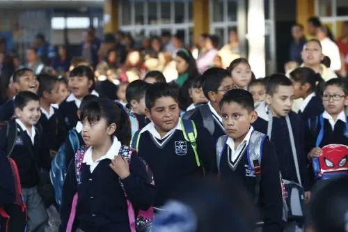 Más de 12 mil planteles poblanos de educación básica regresarán a clases este lunes