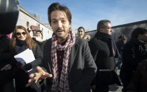 Ante el muro de Berlín, Diego Luna rechaza el de Trump