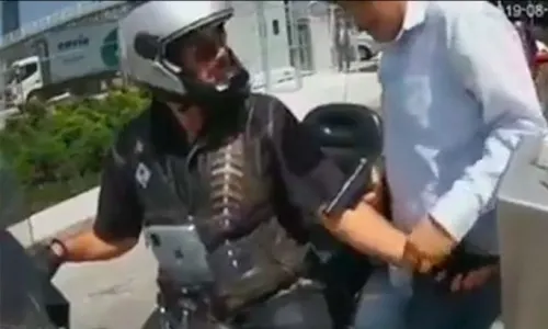 Identifican a dos hombres que presuntamente robaron relojes
