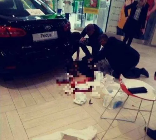 Ataque con cuchillo en centro comercial de Polonia deja un muerto y diez heridos