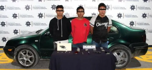 Detienen a cuatro sujetos por robo a negocio