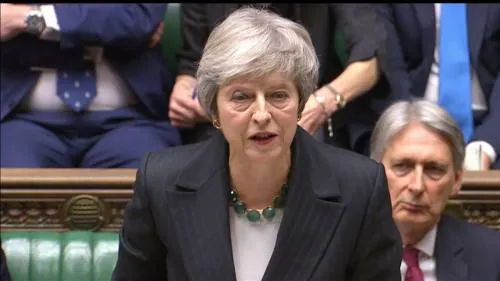 Theresa May rechaza dimitir tras críticas a su desempeño en Brexit