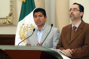 Alcalde celebra ley que resta poder sindical a Israel Pacheco