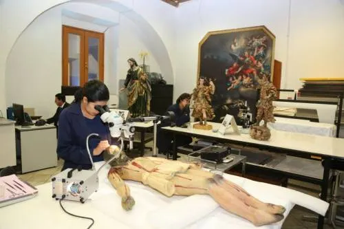 Arte sacro dañado por sismo, restaurado en talleres de la Secretaría de Cultura y Turismo