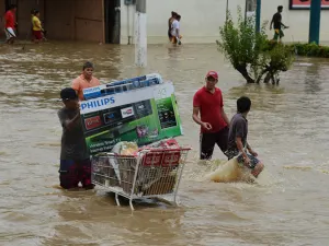 VIDEO: Saqueos en tiendas de Acapulco en medio del desastre