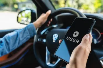 Muere mujer de infarto a bordo de un Uber en Bosques de San Sebastián