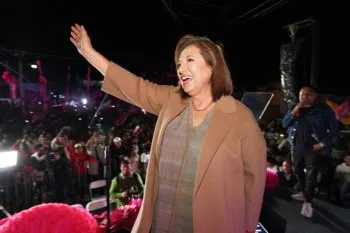 Tribunal Electoral multa a Xóchitl Gálvez por usar logo del INE