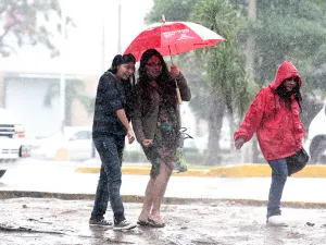 Cinco fenómenos climáticos provocarán lluvia en la mayor parte del país
