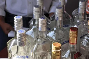 Alcohol y tabaco, los productos que más se adulteran: Cofepris