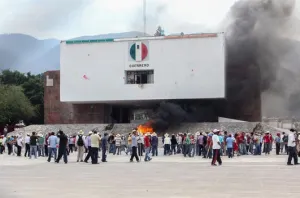 Giran orden de aprehensión vs maestros de Guerreo