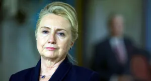 Hillary Clinton, más popular que Obama, sondean medios de EEUU