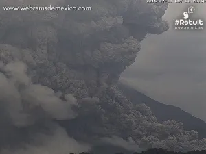 Registra volcán de Colima importante evento eruptivo