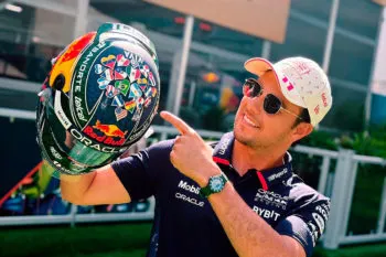 “Checo” Pérez se queda con Red Bull hasta 2026