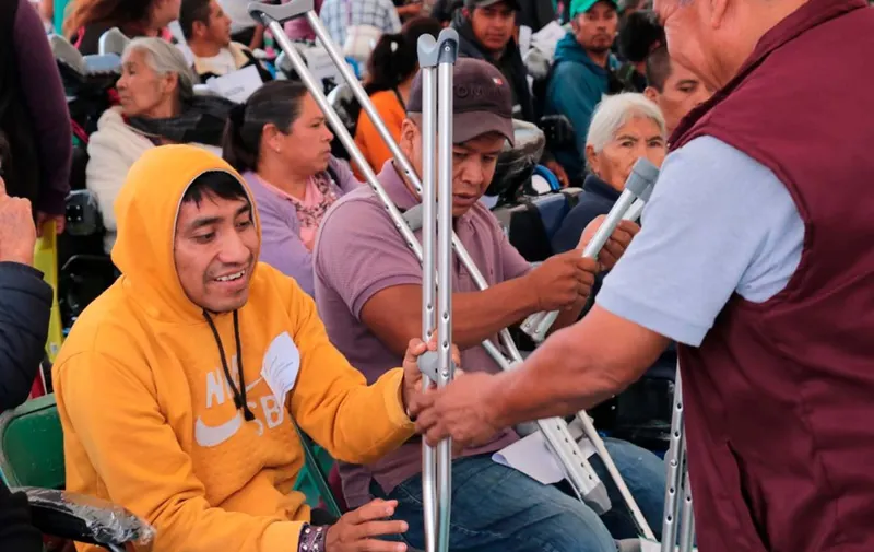 sedif-puebla-yaonahuac-entrega-aparatos-rehabilitatorios