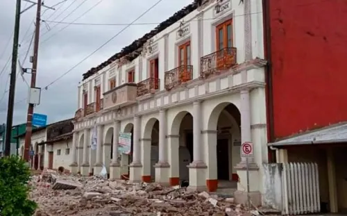 Colapsa parte del techo del palacio municipal de Hueyapan