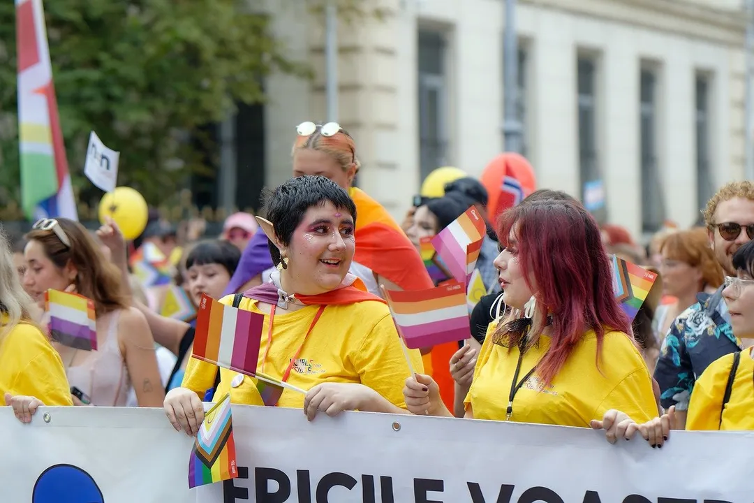 Rusia prohíbe activismo LGBT+