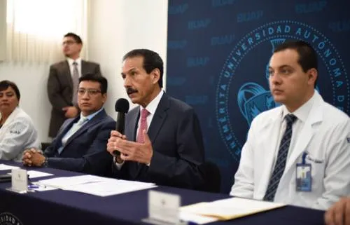 El Rector Alfonso Esparza inaugura el Centro Antivenenos en el HUP