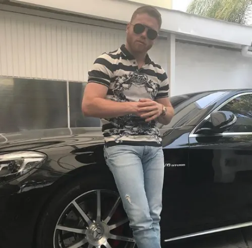 Canelo Álvarez estrena Bugatti Chiron con valor de 52.2 mdp