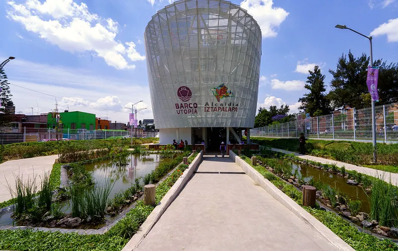 claudia-sheinbaum-barco-utopia-iztapalapa