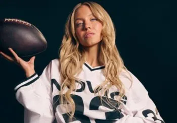 Sydney Sweeney desata críticas de deportistas por campaña de Novig en la que aparece desnuda