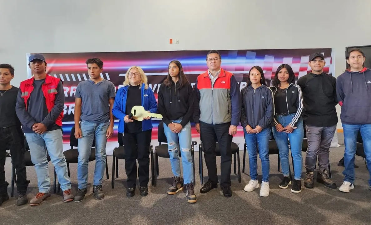 Ciudad Modelo Carrera De Movilidad Electrica Hibrida Autonoma