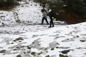 Bajas temperaturas provocan nevadas en comunidades de Puebla