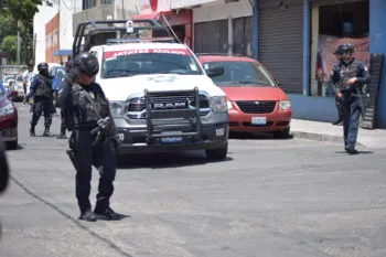 En un mercado del sur de la ciudad fueron aseguradas autopartes y autos robados
