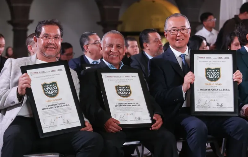 gob-pue-entrega-distintivo-puebla-cinco-de-mayo