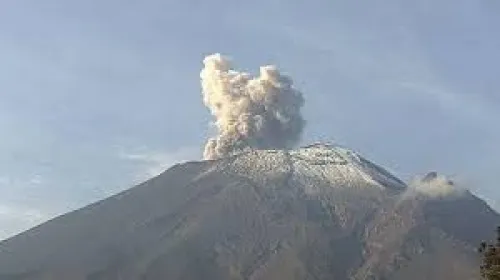 Popocatépetl registra explosión y exhalaciones de baja intensidad