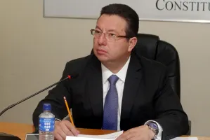 Descontarán día de salario a diputados que no justifiquen faltas al pleno