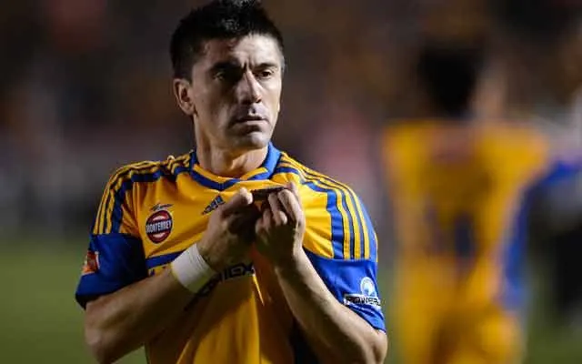 Tigres saca ventaja; Monarcas, por la remontada