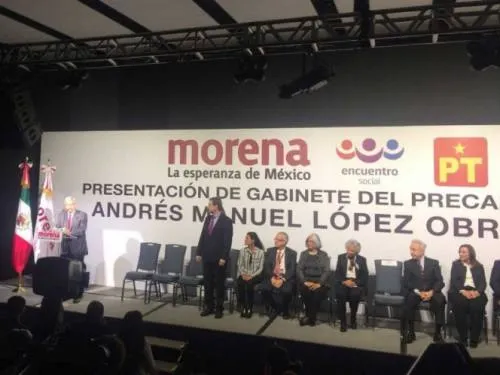 Presenta AMLO a su posible gabinete presidencial para 2018