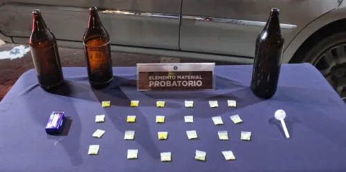 Aseguran una veintena de dosis de droga; hay dos hombres detenidos