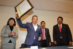 Agrupaciones sociales y civiles otorgan reconocimiento a Enrique Agüera