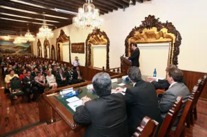Imparte presidente de la CNDH Cátedra Prima en la ELDP