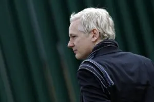 Revelan mala situación del cautiverio de Assange
