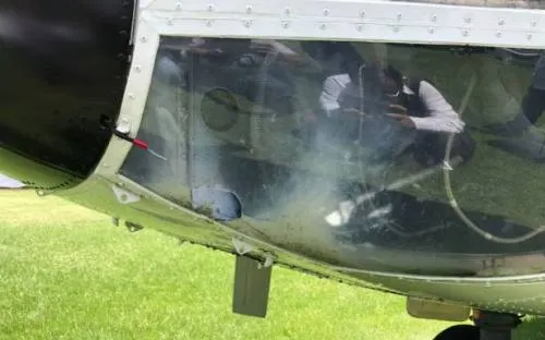 EPN viaja a Oaxaca; CNTE protesta con cohetes y uno impacta en helicóptero oficial