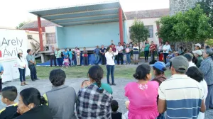 Arely Ávila escucha peticiones de ciudadanos en Tecamachalco