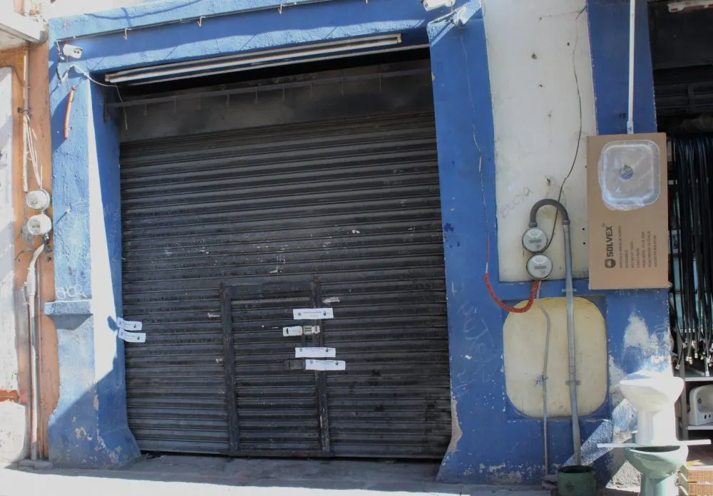 Ministeriales catean comercio en la 14 poniente