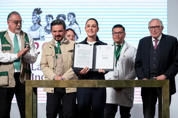 Claudia Sheinbaum firma decreto para incorporar hospitales y unidades médicas rurales al IMSS