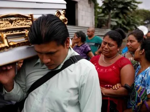 Suben a 109 los muertos por la erupción del volcán de Fuego