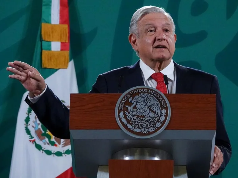 ‘No podemos tener todo el tiempo a los niños frente a la TV’: AMLO