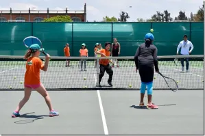 Escuela Aztecas futbol y tenis: Diversión más enseñanza