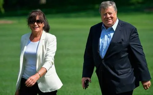 Suegros de Trump “presumen” green card: obtienen ciudadanía en EU