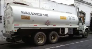 PEP recuperó 10 mil litros de combustible de dudosa procedencia y asegura a sujetos